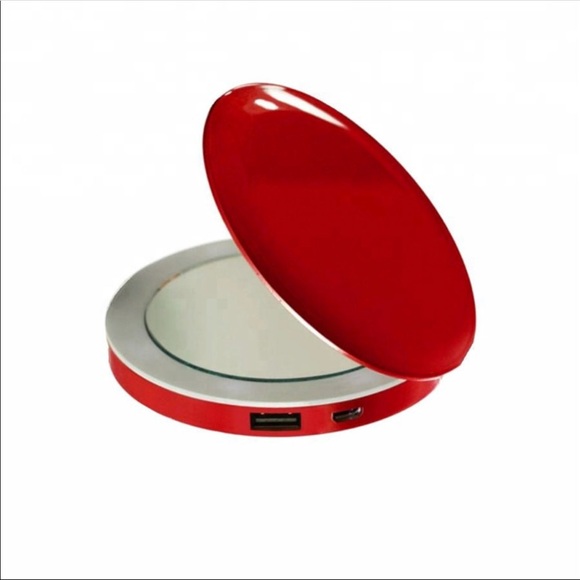 Charging station with inter graded mirror. - Picture 3 of 5